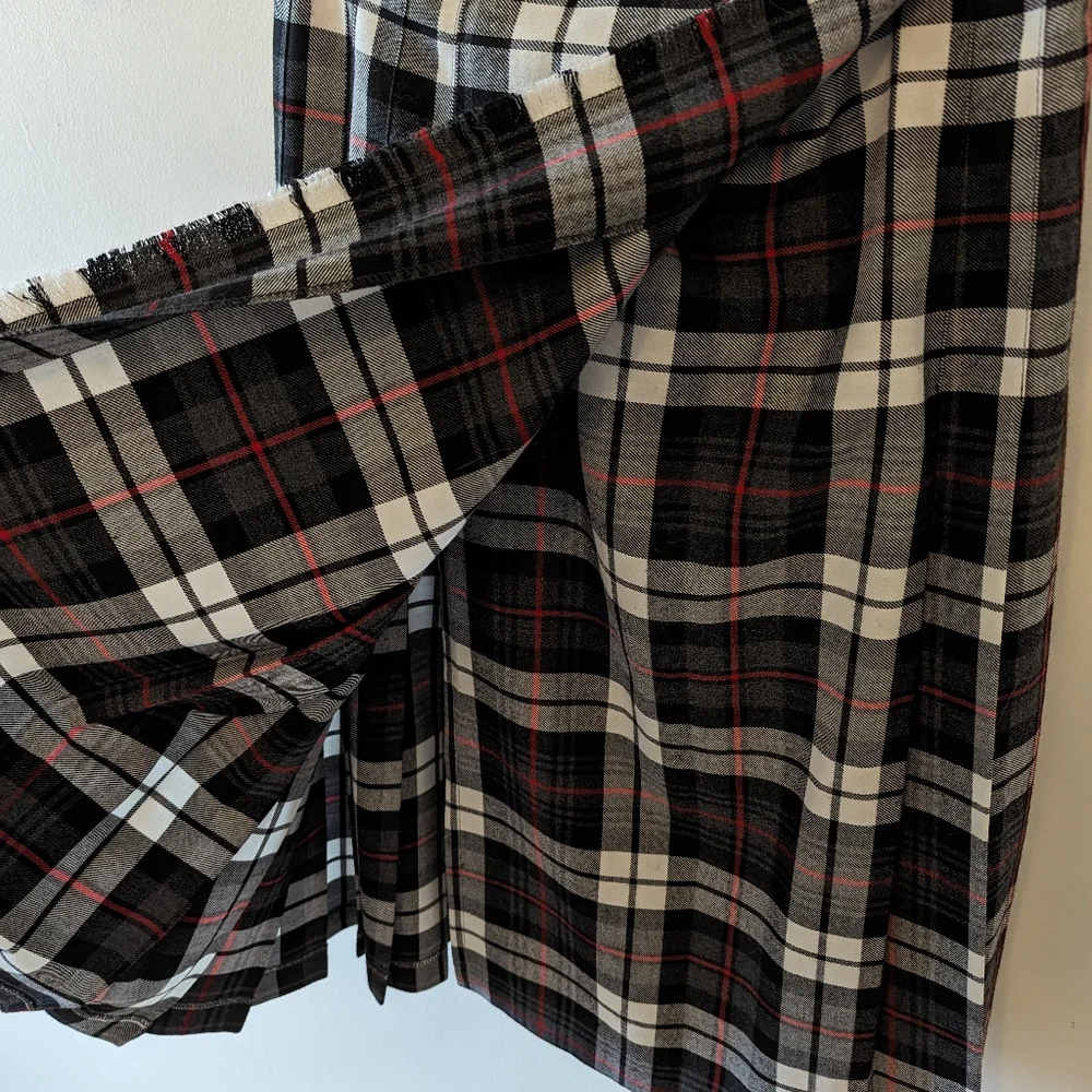 D'Allaird's Vintage Plaid Skirt - Picture 4 of 4